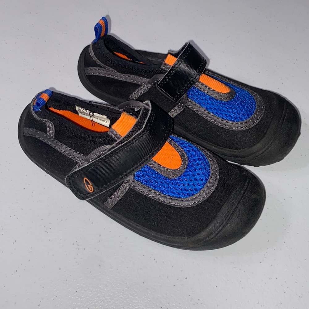 C9 By Champion Boy’s Velcro Outside Summer Swim Pool Beach Water Shoes Size 9/10